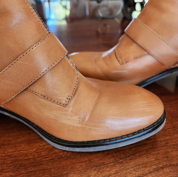 Donald J. Pliner Tan Dusten Leather Buckle Booties. - Picture 4 of 6